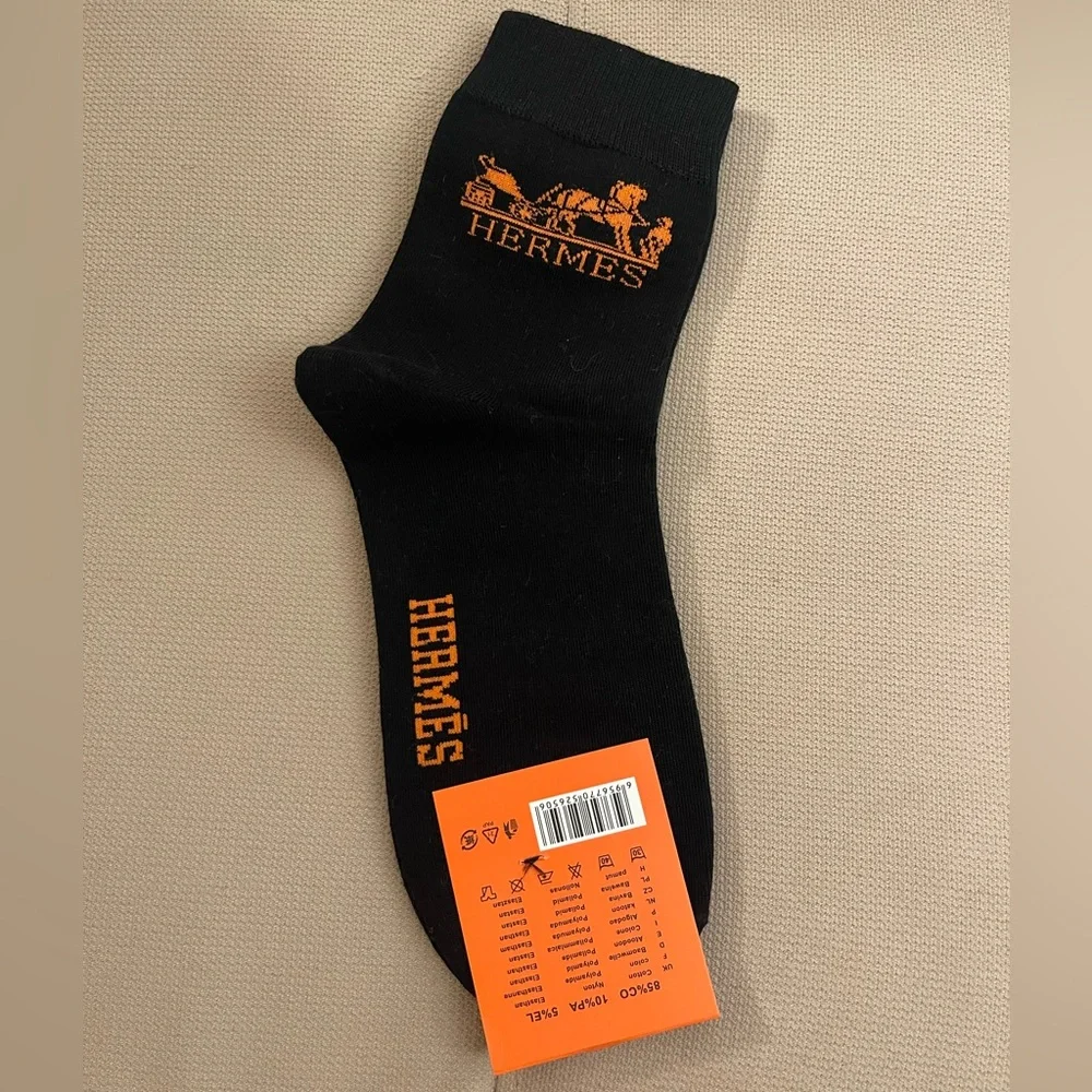 Classic Equestrian Graphic Cotton Blend Socks – Sleek Black & Orange
